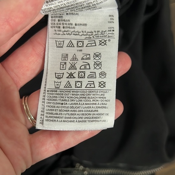 BANANA Republic Black Skirt with Zipper Slit on the side Size 10 - Picture 11 of 11